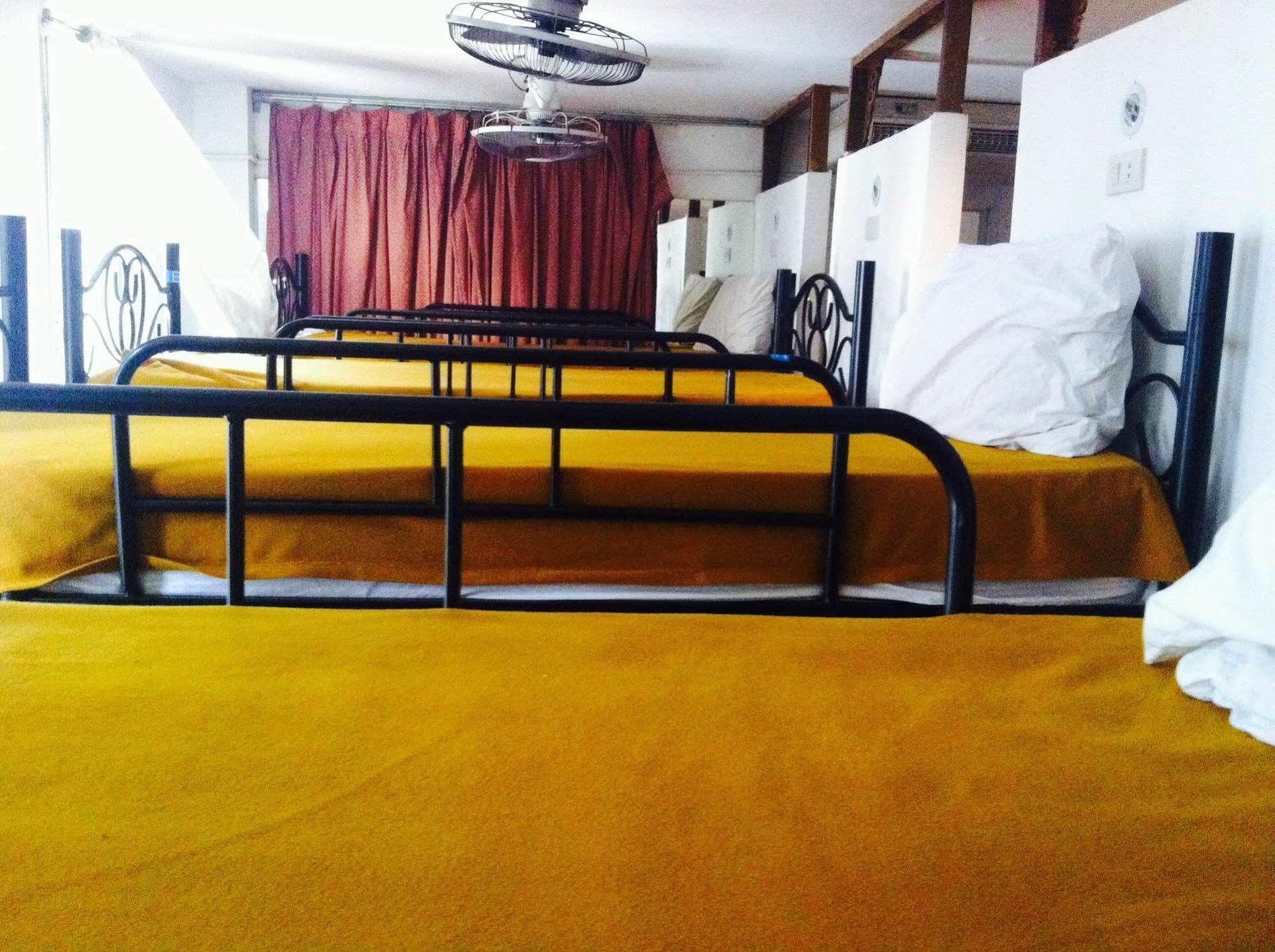 Hello Guest House Banguecoque Exterior foto